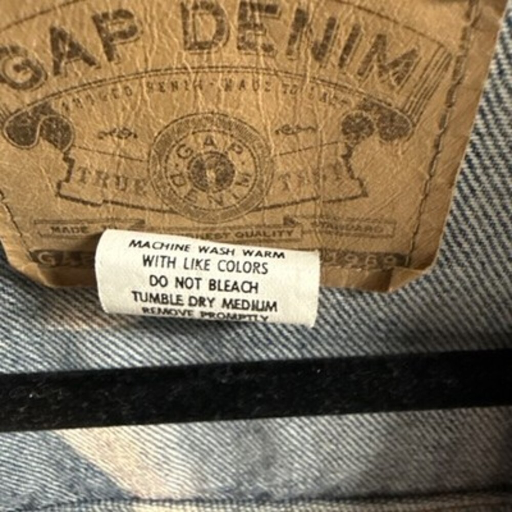 Vintage Gap Denim trucker jacket in a light Wash Blue Size M - Picture 8 of 11